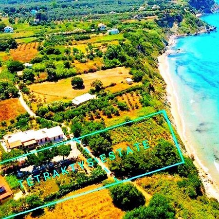 Tetraktys Estate Beachside Υδωρ Agios Matthaios  Exterior photo