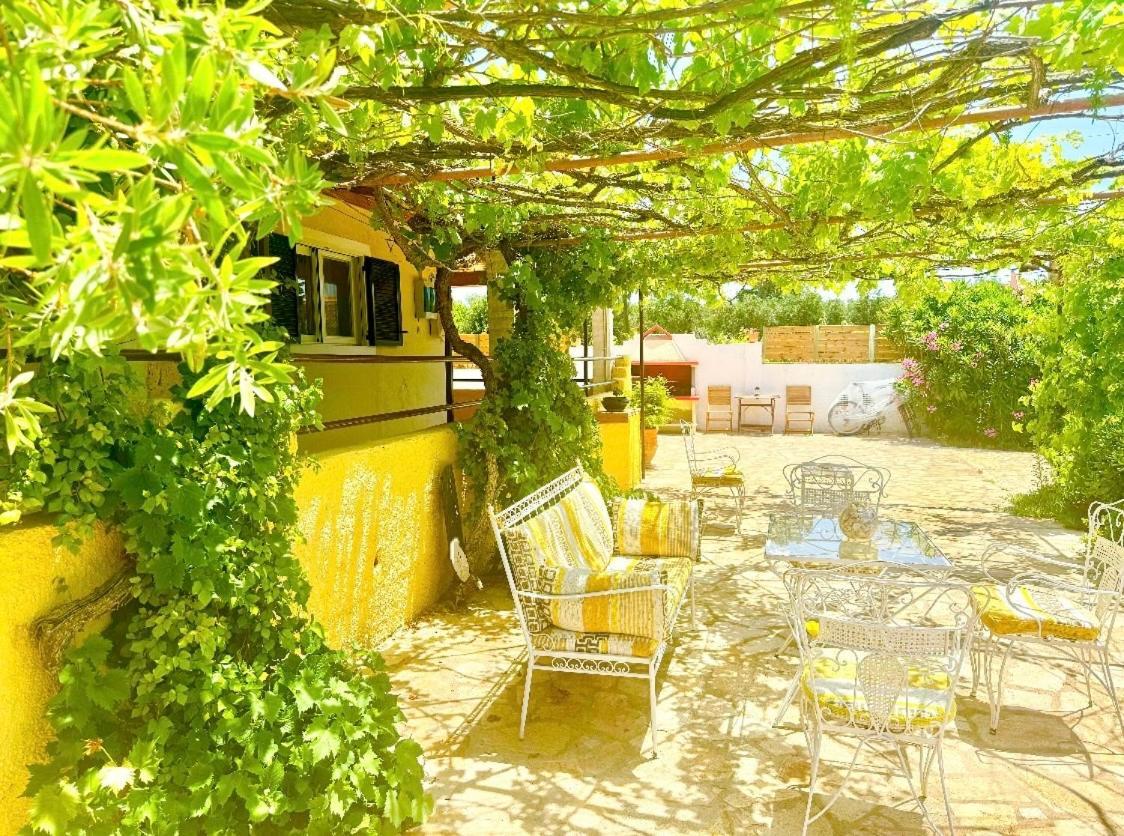 Tetraktys Estate Beachside Υδωρ Agios Matthaios  Exterior photo