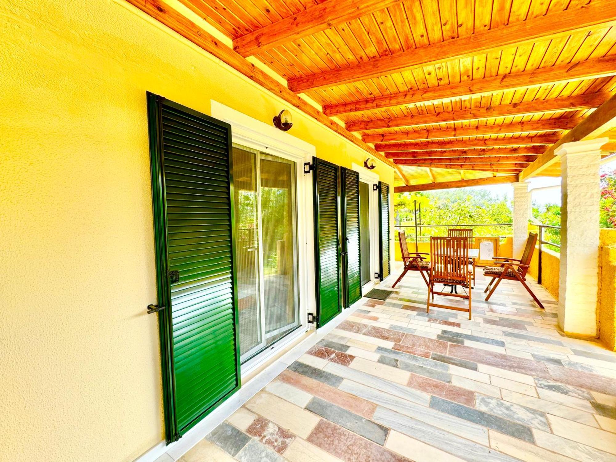 Tetraktys Estate Beachside Υδωρ Agios Matthaios  Exterior photo