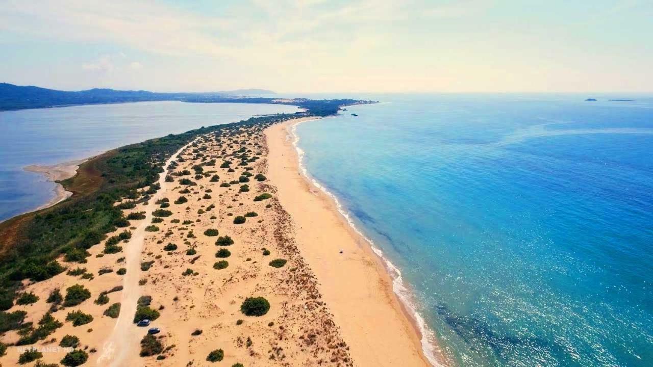 Tetraktys Estate Beachside Υδωρ Agios Matthaios  Exterior photo
